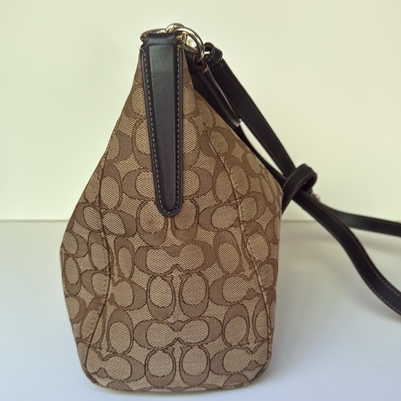 Coach East/West Celeste Signature Hobo Shoulder Bag Purse Brown Tan EUC - Picture 5 of 9